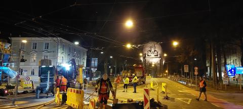 Nachteinsatz Pfähle mit Oberleitungen